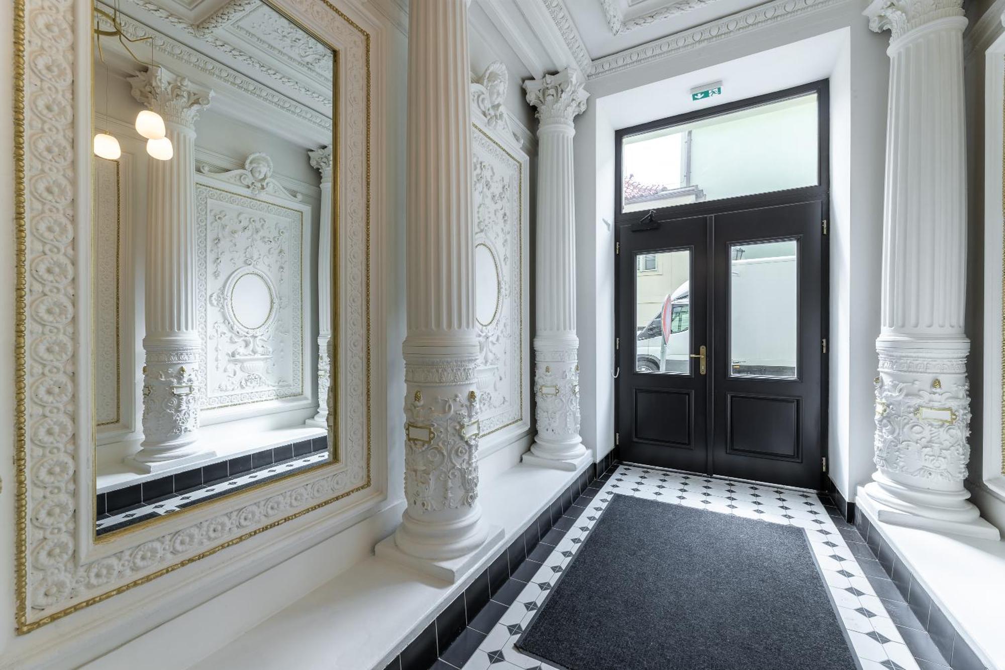 Modern Urban Room In The City Center Of Prague Exterior photo